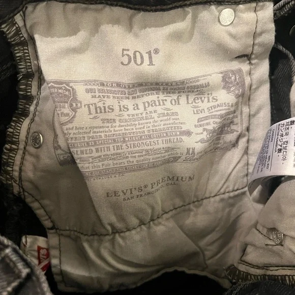 Women's Levi's 501 Black Cut Off Shorts Denim Size 27 - Picture 6 of 7